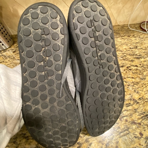 Stealth Adidas tennis shoes - Picture 2 of 2